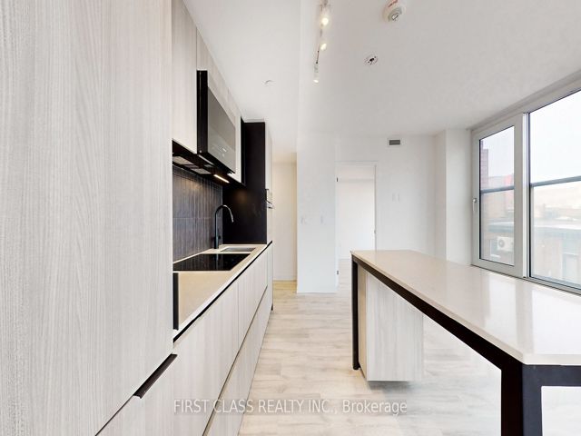 402 - 2 Augusta Ave