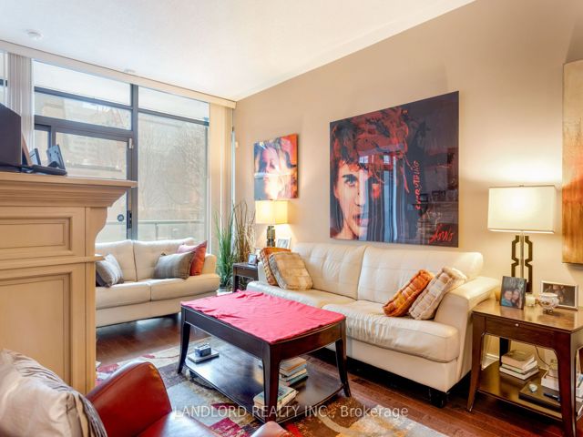 209 - 21 Scollard St