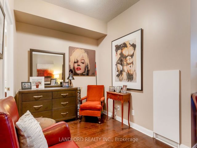 209 - 21 Scollard St