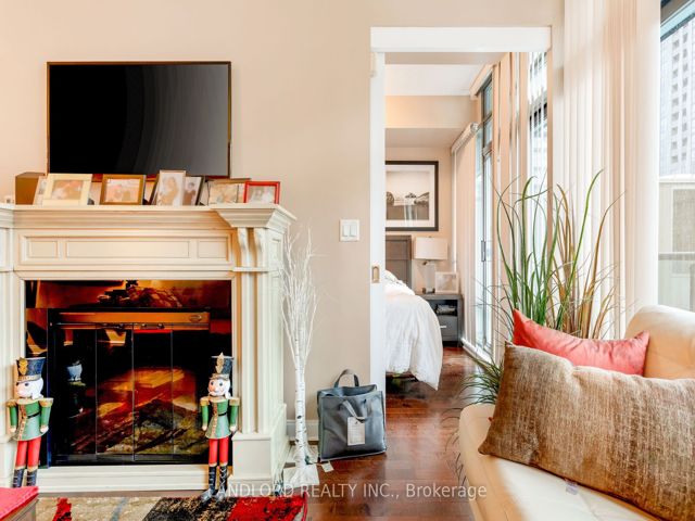 209 - 21 Scollard St