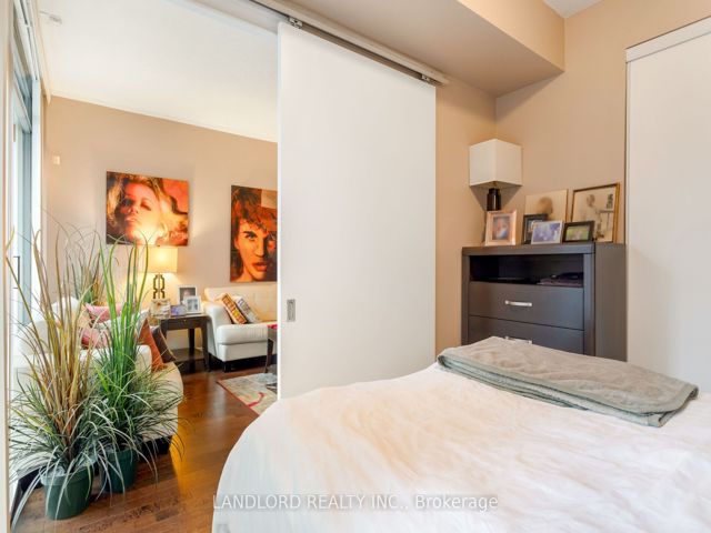 209 - 21 Scollard St