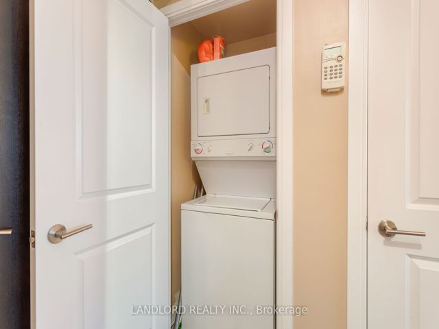 209 - 21 Scollard St