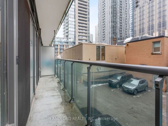 209 - 21 Scollard St