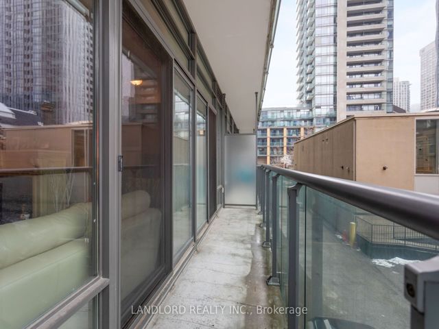 209 - 21 Scollard St