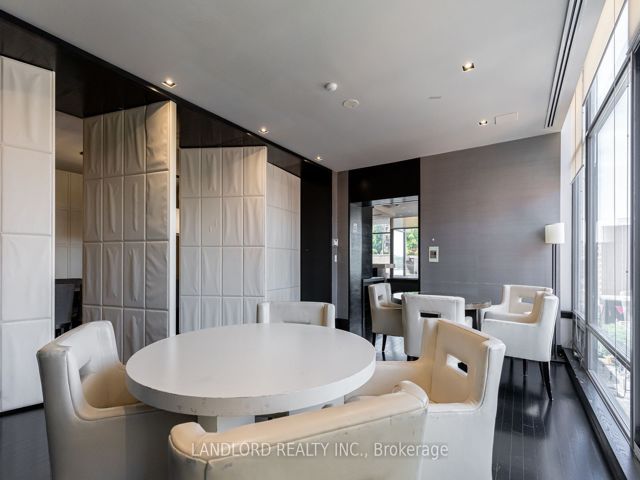 209 - 21 Scollard St