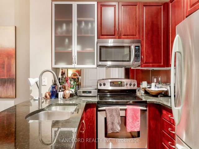 209 - 21 Scollard St