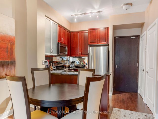 209 - 21 Scollard St