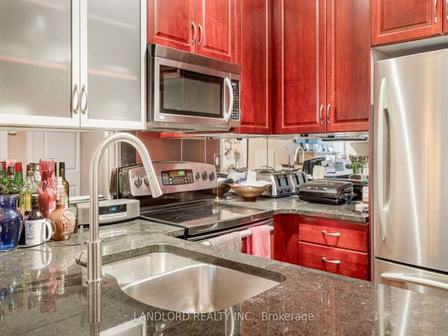 209 - 21 Scollard St
