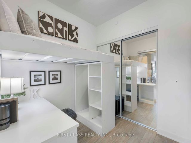 307 - 70 Princess St