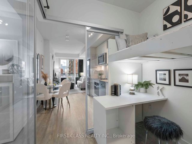307 - 70 Princess St