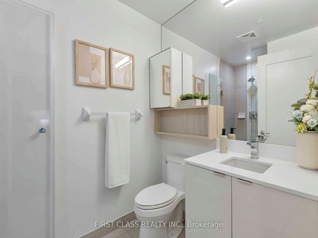 307 - 70 Princess St