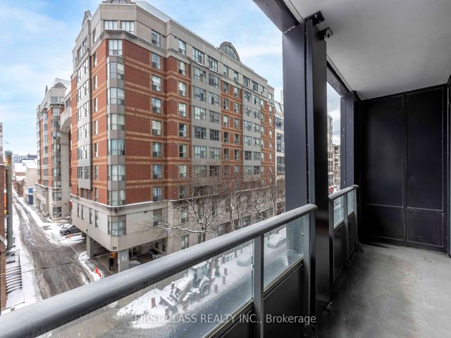 307 - 70 Princess St