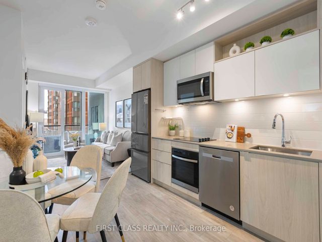 307 - 70 Princess St