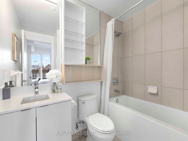 307 - 70 Princess St