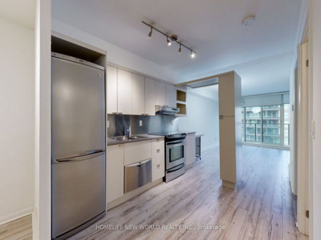 752 - 111 Elizabeth St