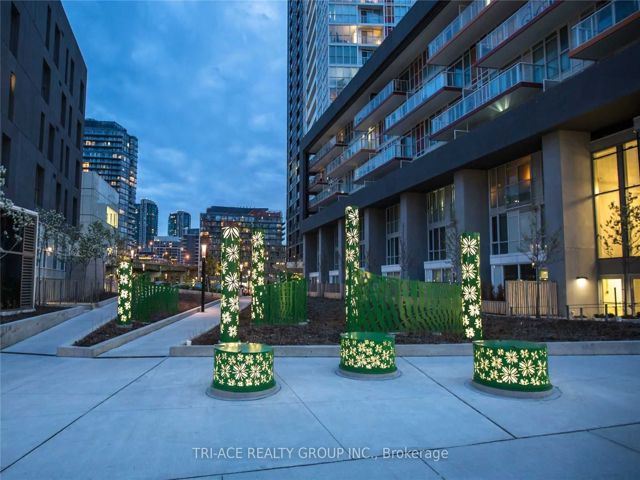 2702 - 75 Queens Wharf Rd