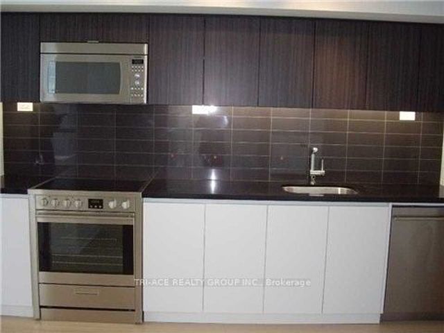 2702 - 75 Queens Wharf Rd