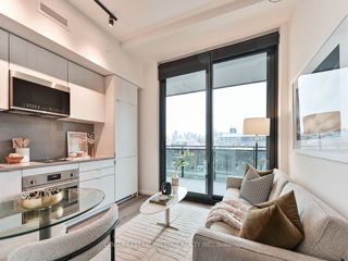 610 - 21 Lawren Harris Sq