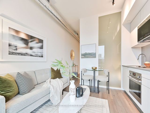 610 - 21 Lawren Harris Sq