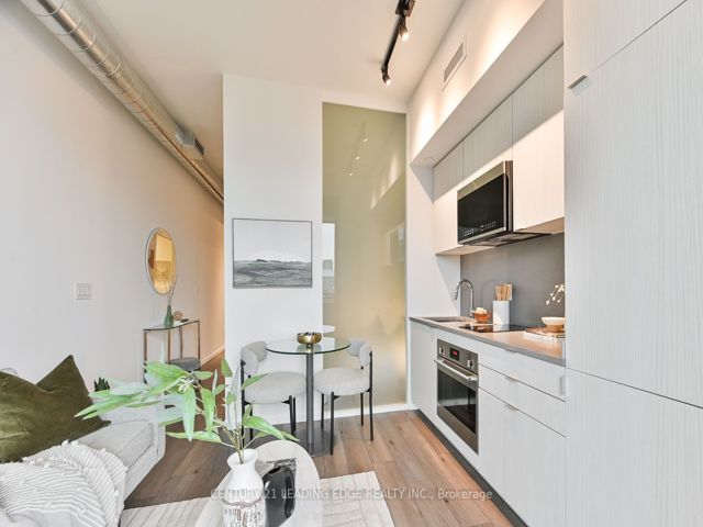 610 - 21 Lawren Harris Sq