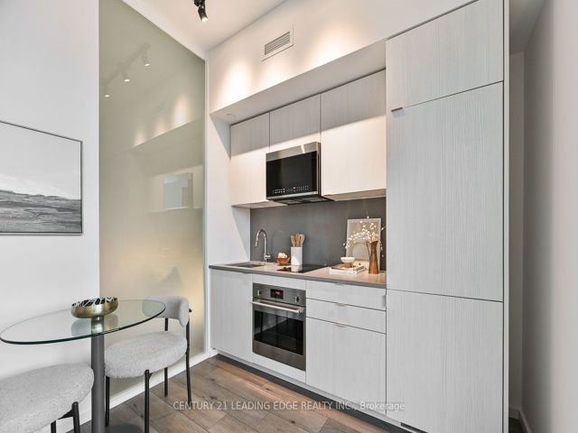 610 - 21 Lawren Harris Sq