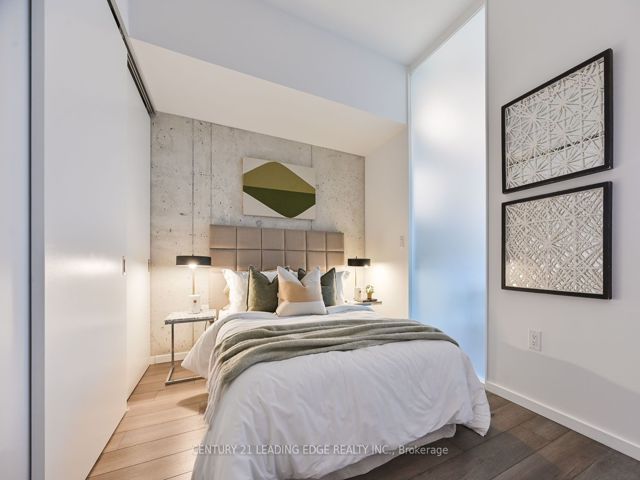 610 - 21 Lawren Harris Sq