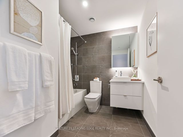 610 - 21 Lawren Harris Sq