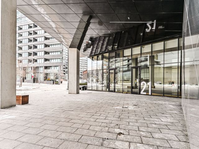 610 - 21 Lawren Harris Sq