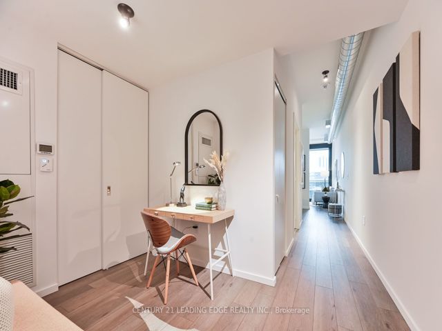 610 - 21 Lawren Harris Sq