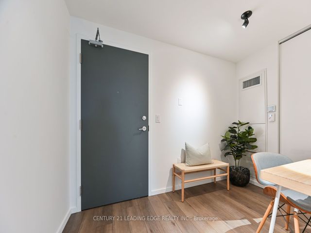 610 - 21 Lawren Harris Sq