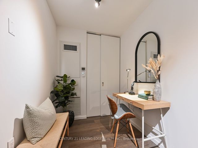 610 - 21 Lawren Harris Sq