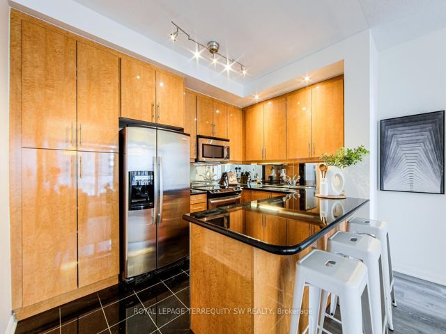 1203 - 628 Fleet St