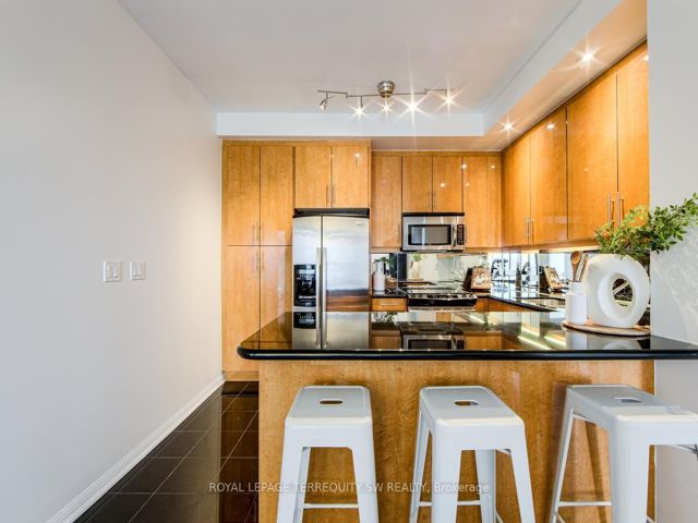 1203 - 628 Fleet St