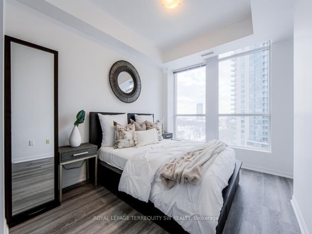 1203 - 628 Fleet St