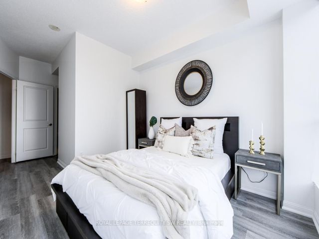 1203 - 628 Fleet St