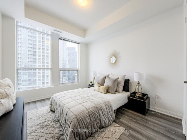 1203 - 628 Fleet St