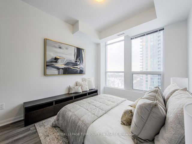 1203 - 628 Fleet St