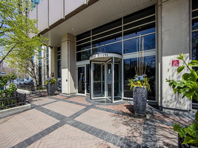 1203 - 628 Fleet St