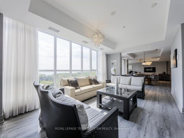 1203 - 628 Fleet St