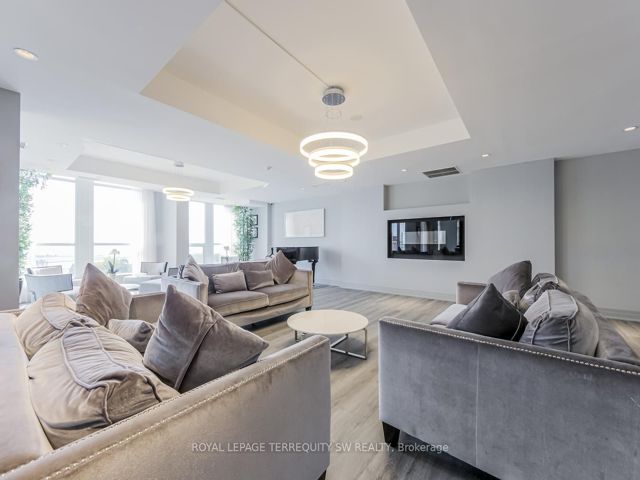 1203 - 628 Fleet St