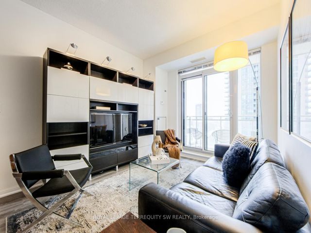 1203 - 628 Fleet St