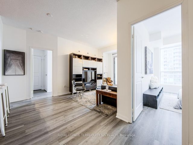 1203 - 628 Fleet St