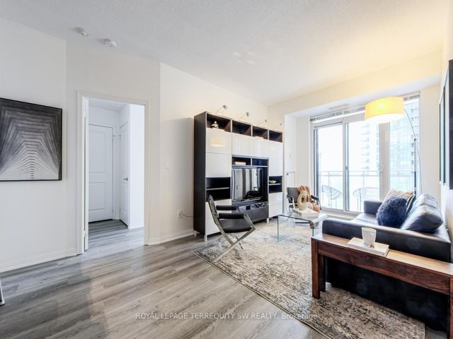 1203 - 628 Fleet St