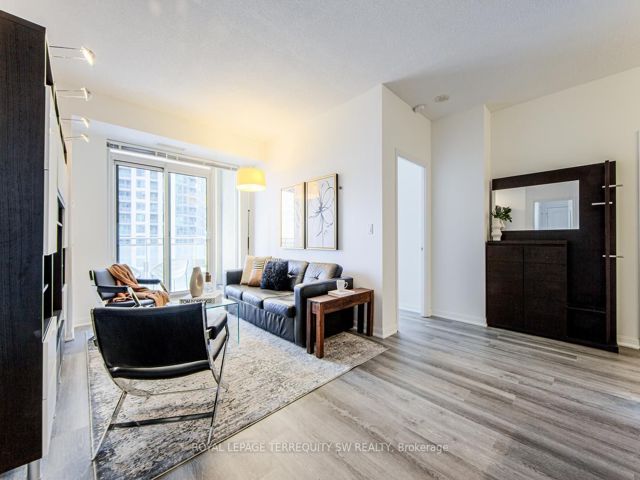 1203 - 628 Fleet St