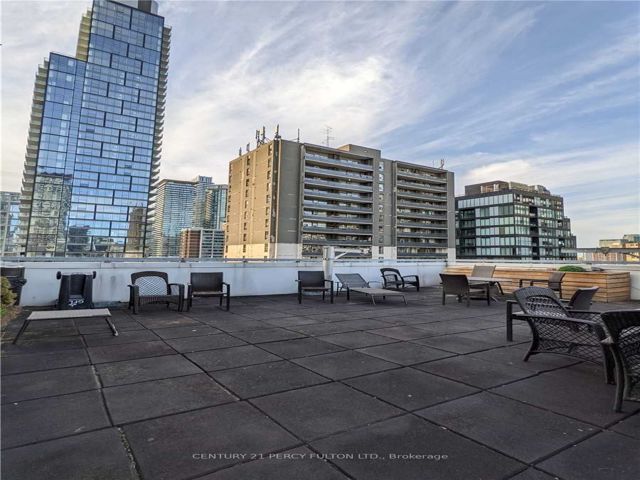 202 - 8 Wellesley St E