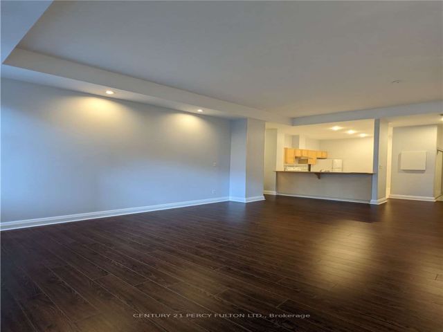 202 - 8 Wellesley St E