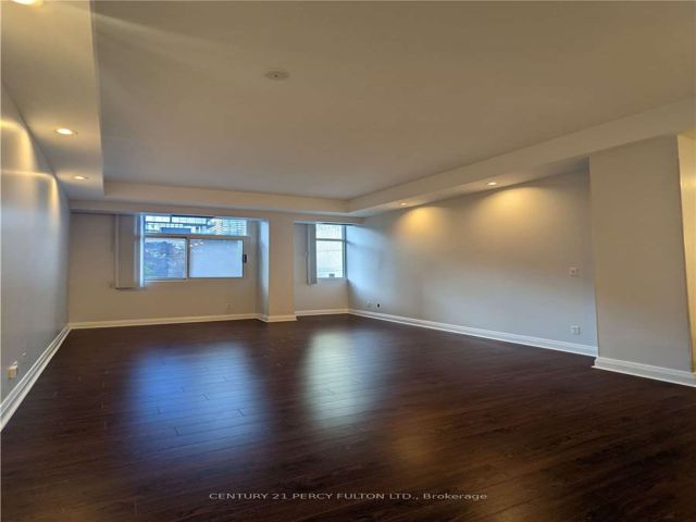 202 - 8 Wellesley St E