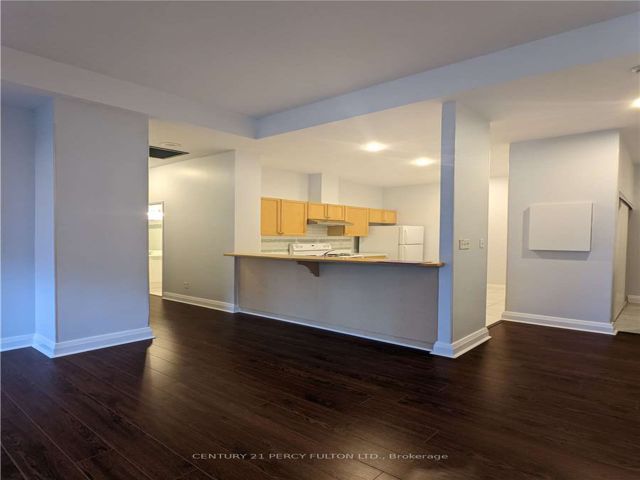 202 - 8 Wellesley St E