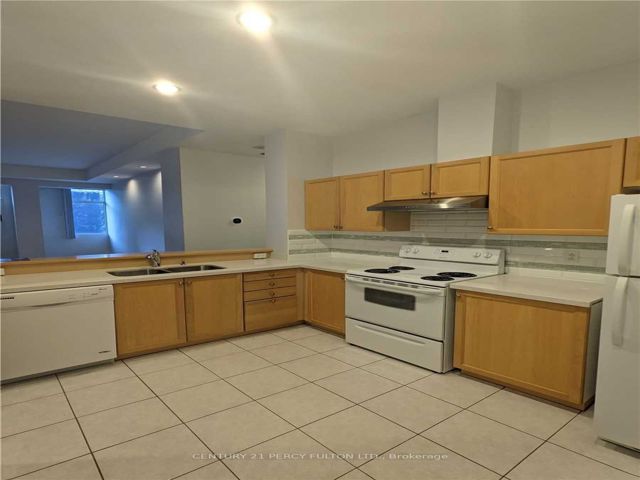 202 - 8 Wellesley St E