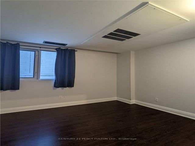 202 - 8 Wellesley St E